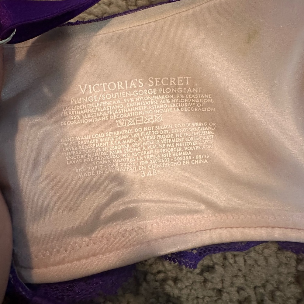 Victoria’s Secret Plunge Push Up Bra - Picture 4 of 5